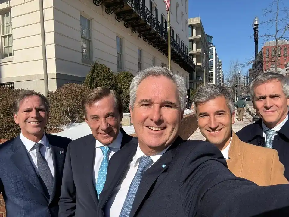 El canciller Pablo Quirno y su equipo.