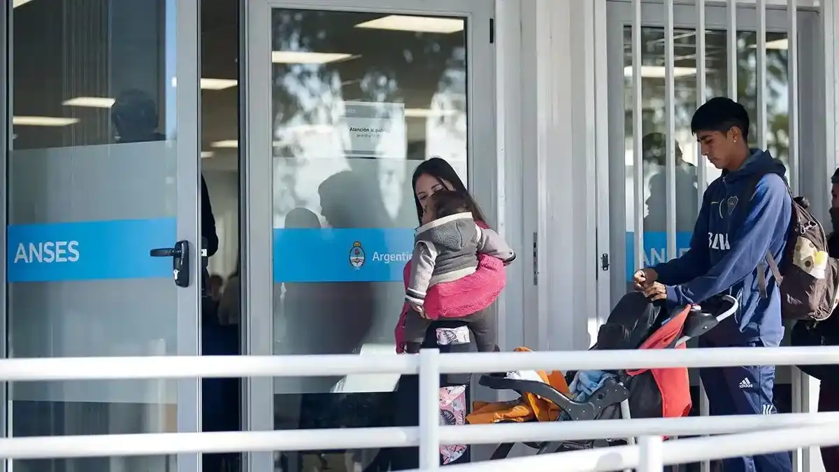 En julio, aumenta la AUH.