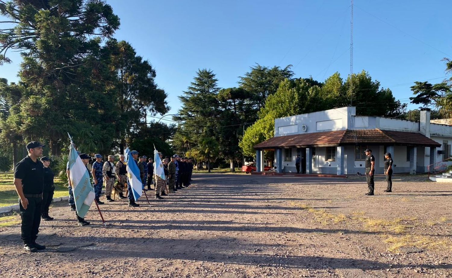 Días pasados, en la Plaza de Armas de la Unidad Penitenciaria 2 de Sierra Chica, se realizó una formación para conmemorar el 141 Aniversario de su fundación.