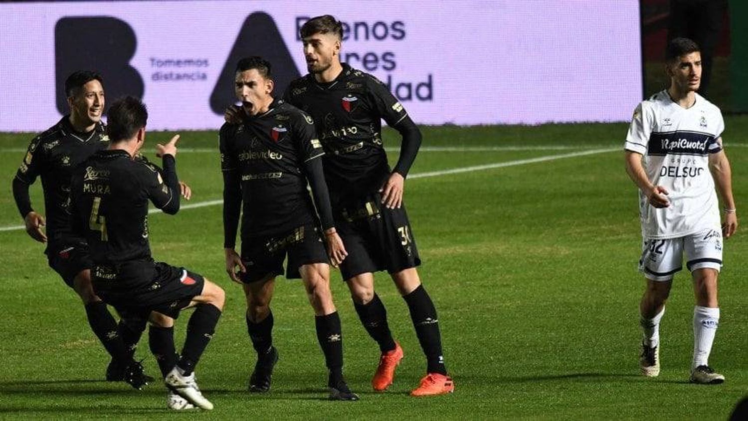 Colón tendría dos cambios para enfrentar a Arsenal