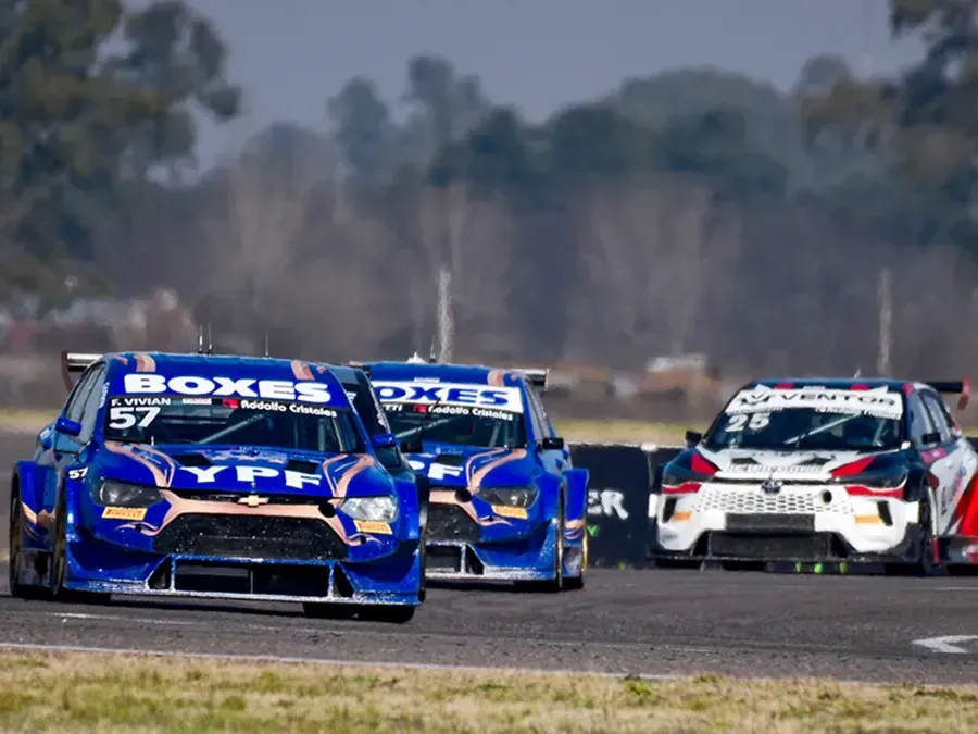 El último ganador, Franco Vivian seguido de Facundo Aldrighetti y Gabriel Ponce de León en Nueve de Julio .