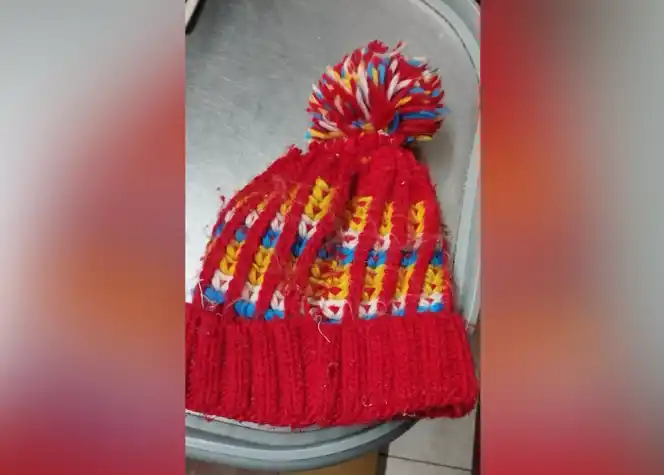 Encontraron este gorrito en calle Lucio Mansilla