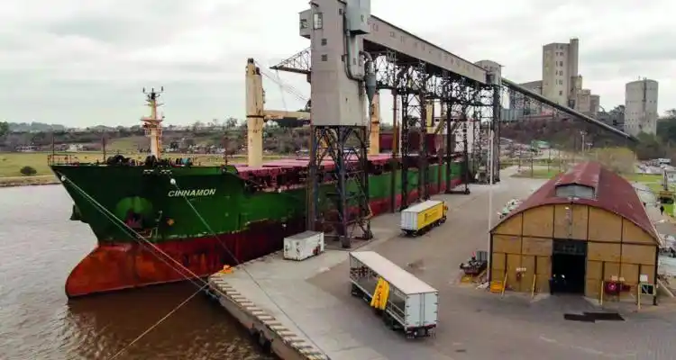 Puerto San Pedro: cuestionamientos y vieja disputa por el negocio del dragado