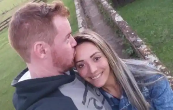 Besó a su novio en el juicio que lo condenó por intentar matarla con cinco disparos