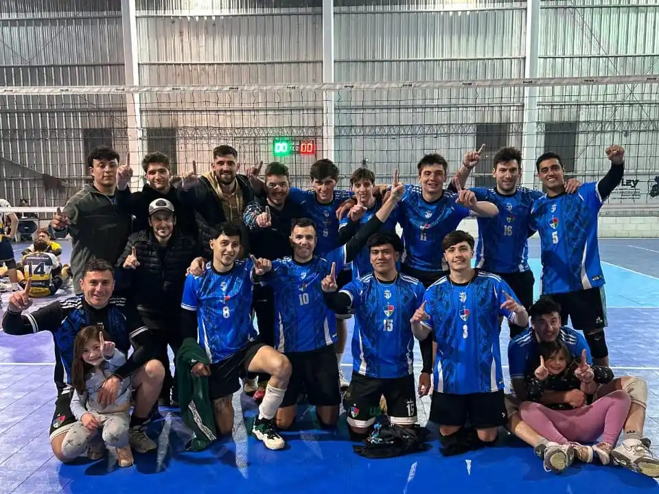 Centenario se lo puso difícil, pero Ciudad sacó la estirpe de campeón para mantener el invicto en el torneo.