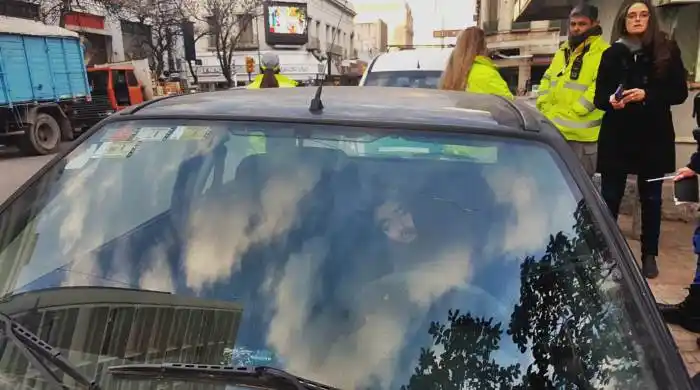 Bahía Blanca: Manejaba borracho y se durmió en medio de la calle 