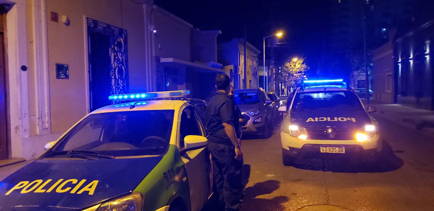 Detuvieron a una pareja en un hotel: simulaban ser turistas y robaron un auto