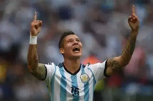 Marcos Rojo, el nuevo héroe platense ya es tendencia en Twitter