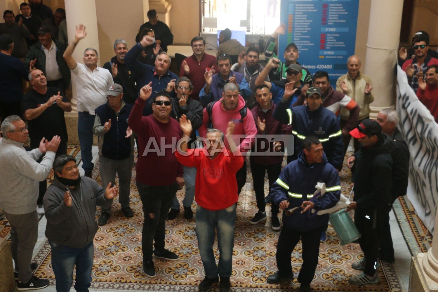 El sindicato Municipal volvió a cargar contra Piaggio: "El futuro gobernador huyó por la puerta de atrás"