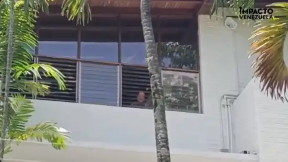 Sigue asedio a la embajada de Argentina en Caracas: le niegan hasta el agua