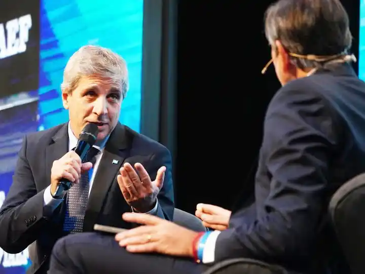 Caputo adelantó un nuevo proyecto de Inocencia Fiscal y dijo que los pagos de deuda “están totalmente cubiertos”