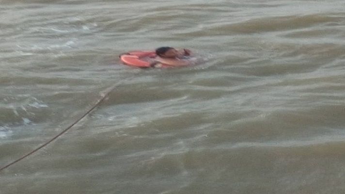 Rescatan a cinco venezolanos tras naufragio de su embarcación: entre Trinidad y Delta Amacuro