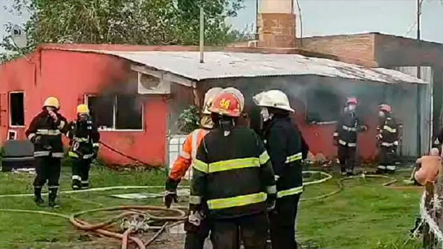 Se durmió con un cigarrillo encendido y ocasionó el incendio de su casa