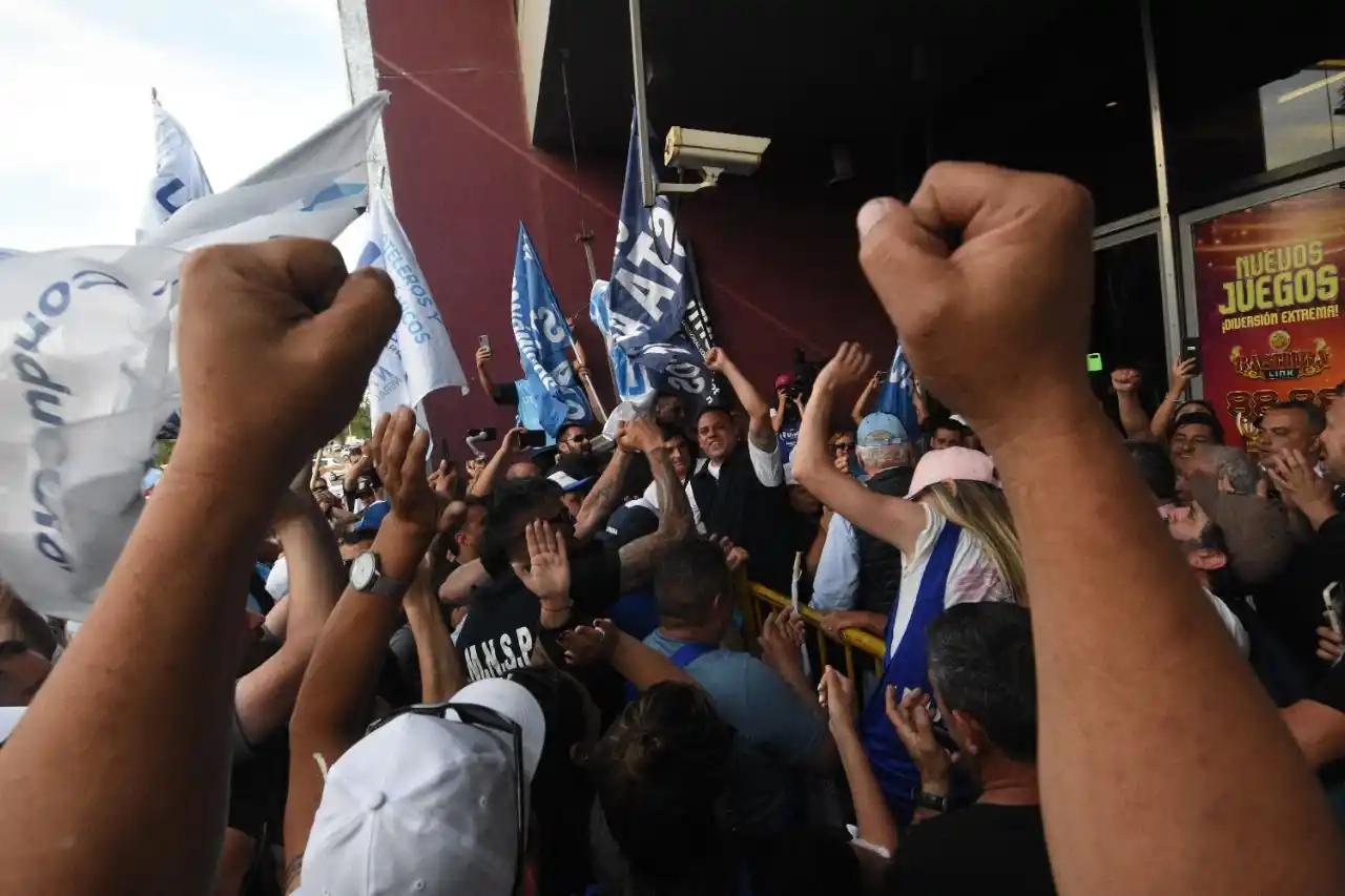 Video: disturbios y destrozos durante una protesta en el Puerto de Santa Fe