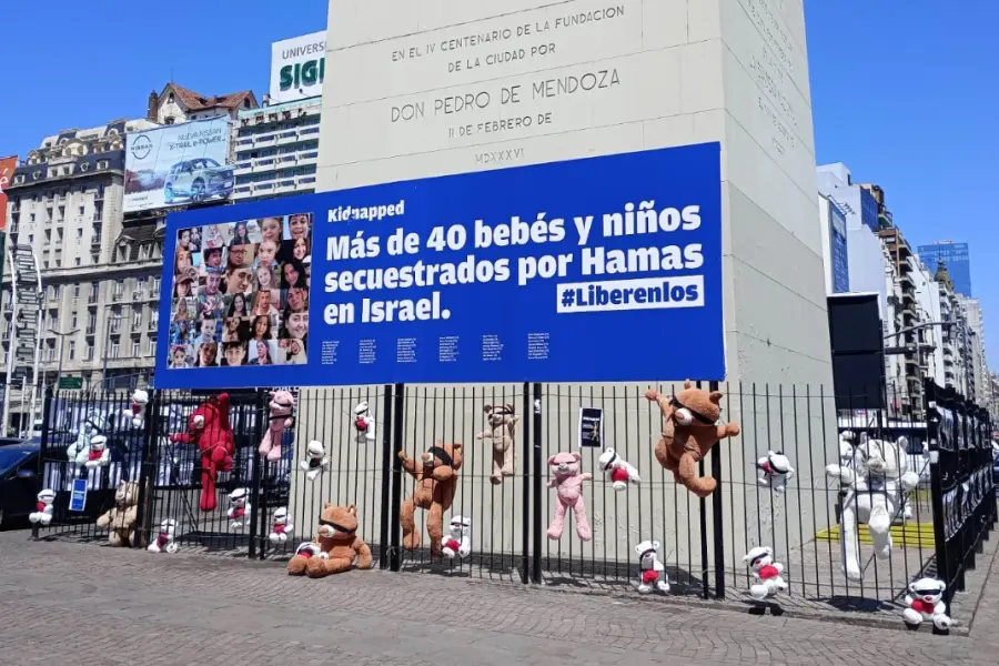 La AMIA inauguró una muestra en homenaje a las víctimas de los ataques de Hamás