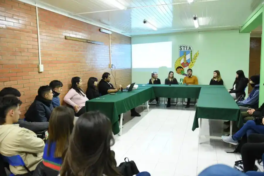 Entrenamiento para el Trabajo: 30 jóvenes comienzan sus prácticas en empresas de la ciudad