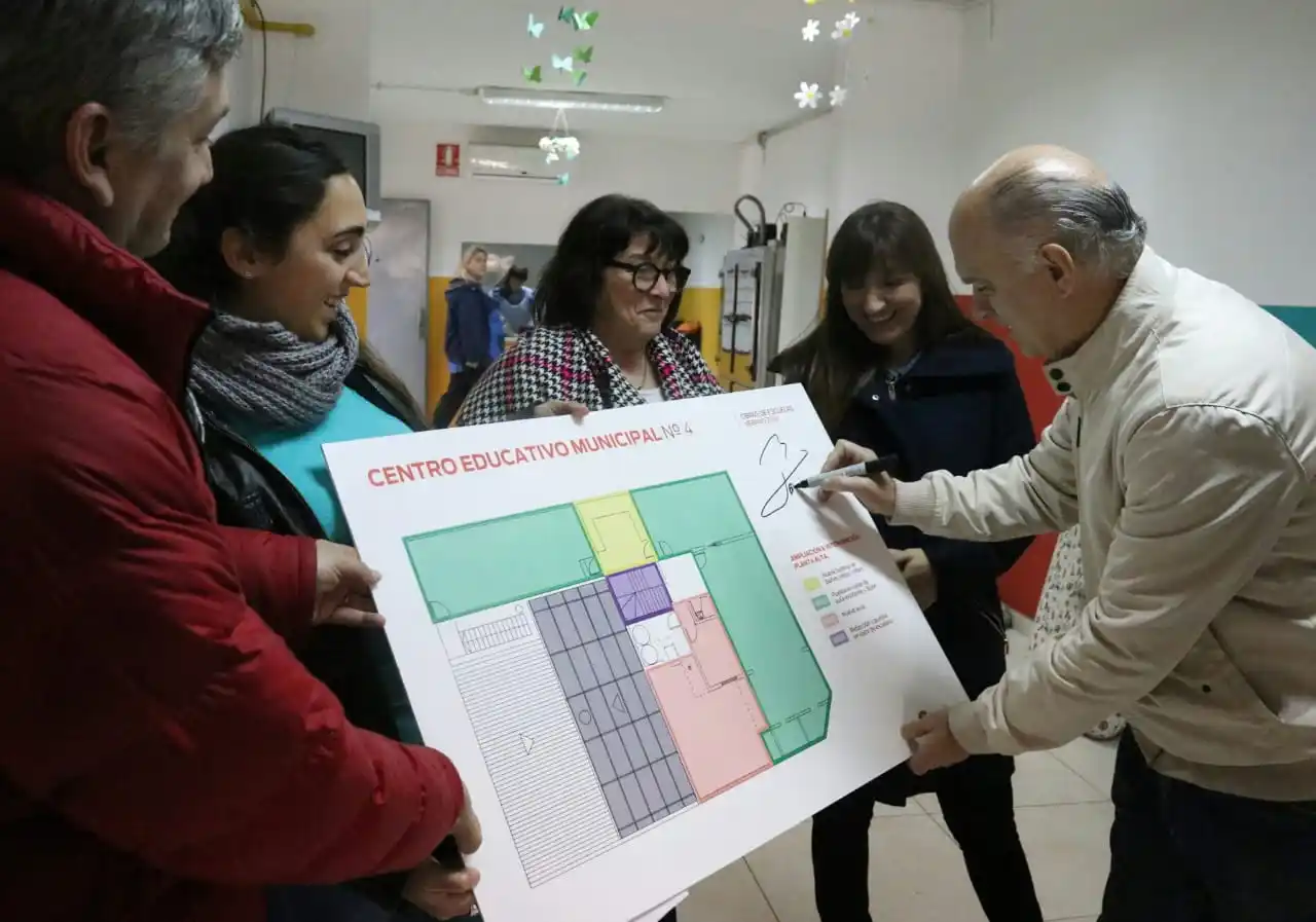 Lanús: Grindetti firmó compromiso para arrancar con obras en escuelas antes de fin de año