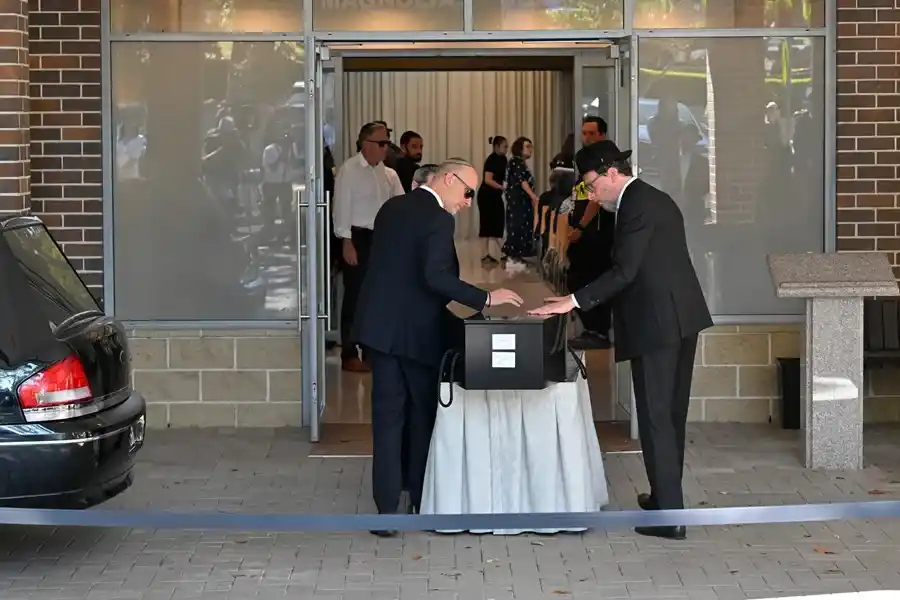 Funeral del rabino Yaakov Levitan, quien fue asesinado en el ataque. EFE