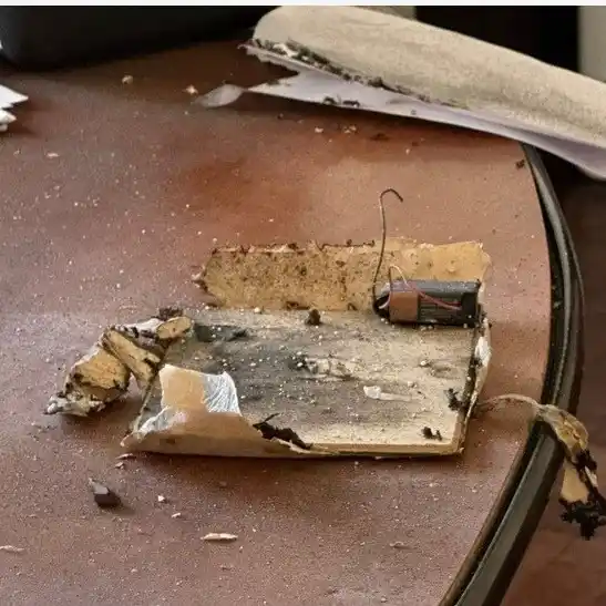 El artefacto formaba parte de una encomienda que había sido recibida y guardada en el edificio desde hace varios meses, y estaba etiquetado a nombre del comandante mayor retirado Diego Gasparutti, quien dirigió la escuela hasta mediados de 2024.