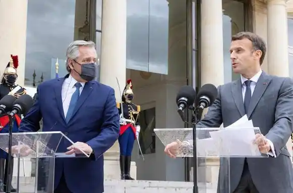 Fernández agradeció a Macron su apoyo a la Argentina en la renegociación de la deuda con el FMI