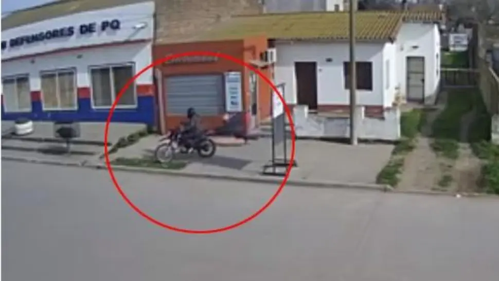 Sigue preso, tras arrastrar a una jubilada en un arrebato