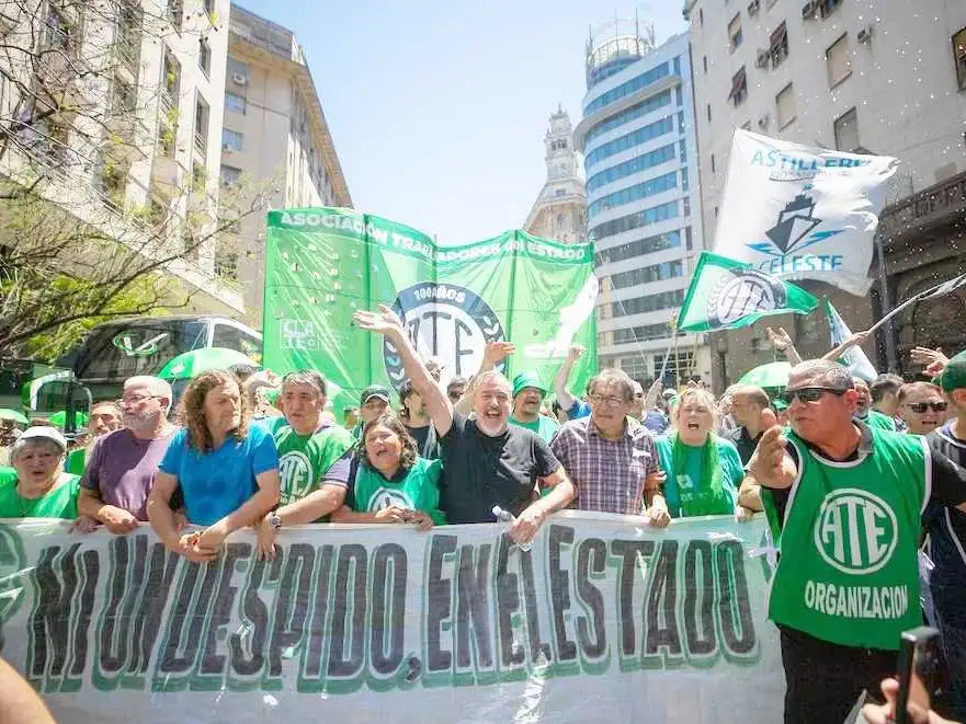 Aumento salarial para estatales: oficializaron
suba del 2% y ordenaron el pago de una suma fija