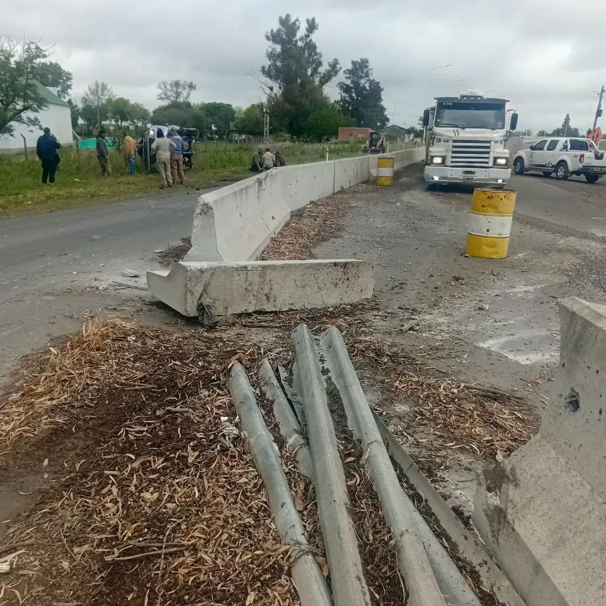 Volcó una camioneta en la Ruta 18, en el acceso a Viale
