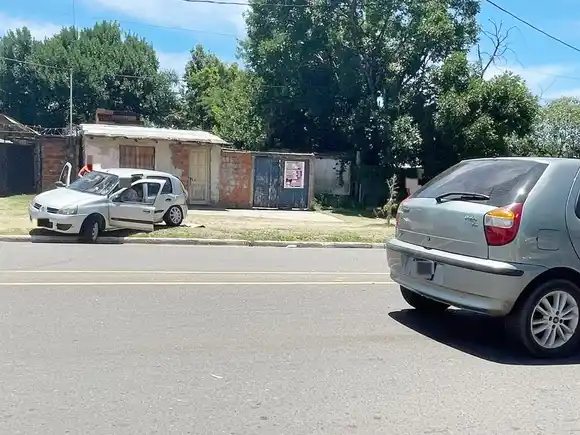 Colisión entre dos vehículos en San Lorenzo y Lamadrid dejó un lesionado