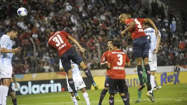 Fútbol de verano: Revancha entre Racing e Independiente