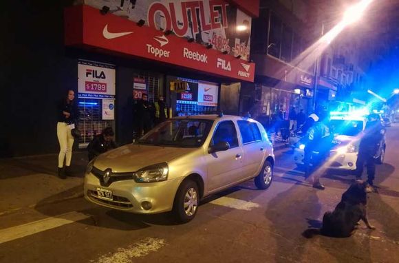 Manejaba ebrio y a contramano por el centro