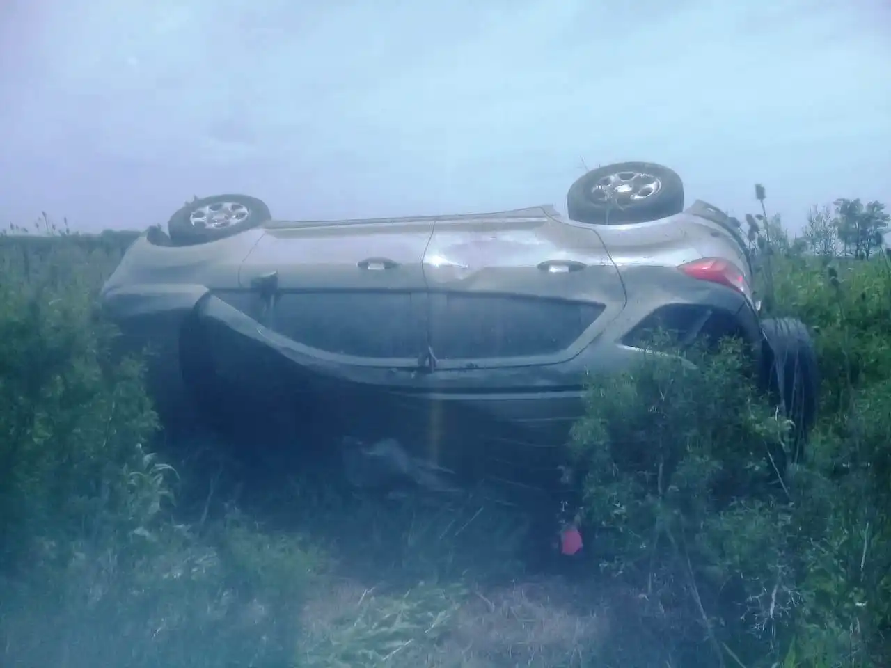 Ruta 20: Viajaba hacia Gualeguaychú, despistó y terminó volcando