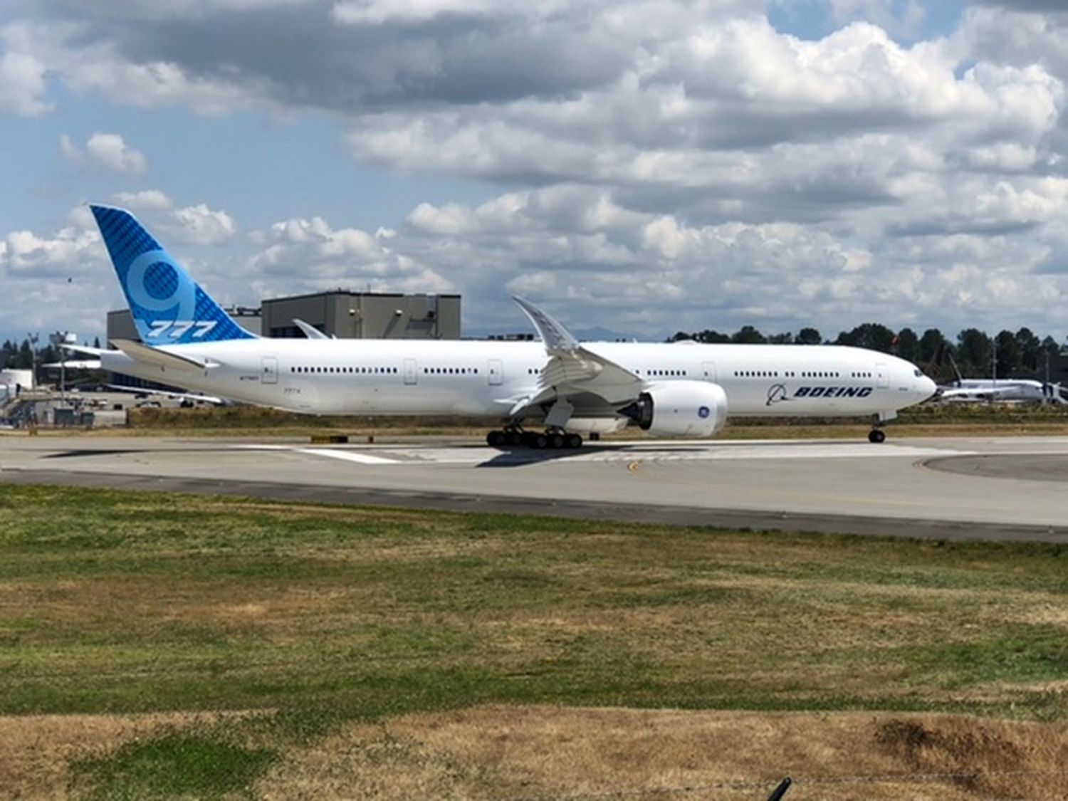 El tercer Boeing 777X completa su primer vuelo