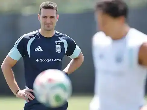 Scaloni ya piensa en posibles variantes ante Austria , el lunes a las 14 en Dallas.Foot:AFA