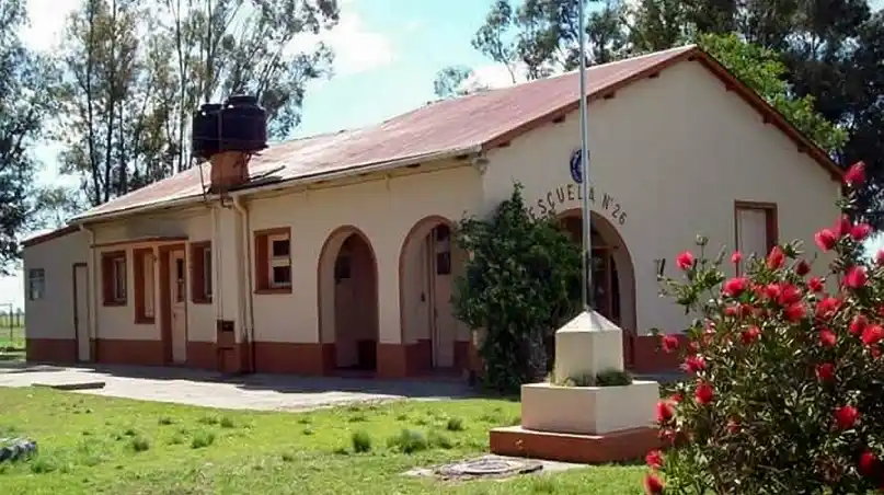 General Villegas: La escuela rural aislada por el agua hace un año, vuelve a dictar clases