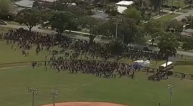 ¡SEMBRÓ TERROR! Adolescente creó falsas amenazas de bomba en escuelas en Florida