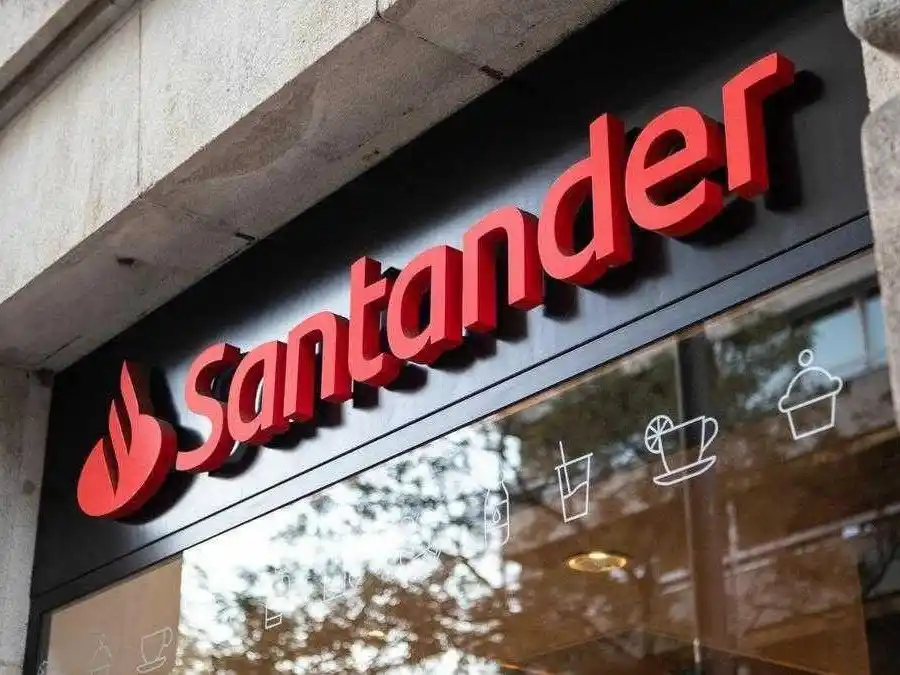 EL STJ aplicó multa millonaria al Banco 
Santander por incumplimiento con un cliente