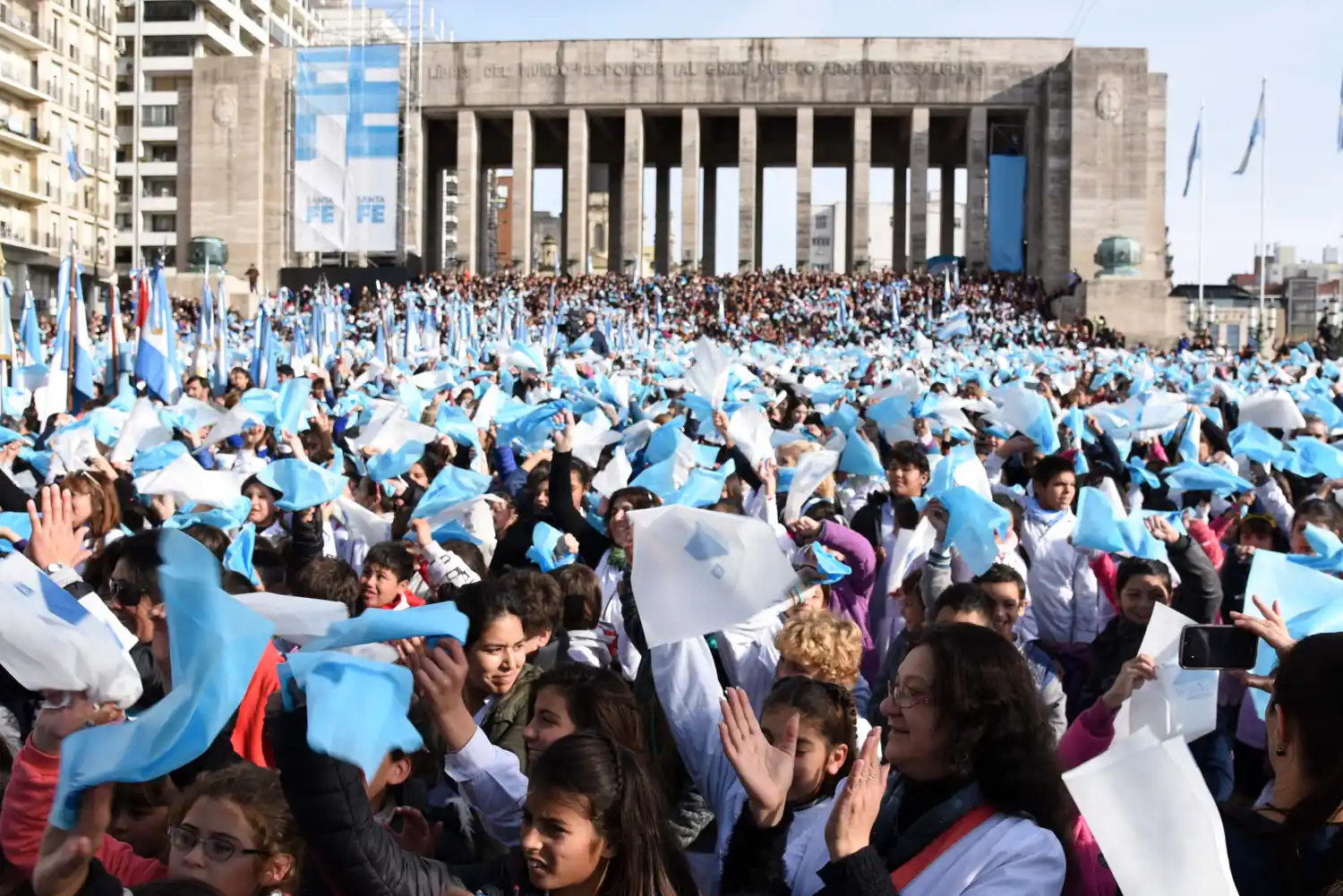 Alumnos del país llegan a Rosario para prometerle lealtad a la Bandera