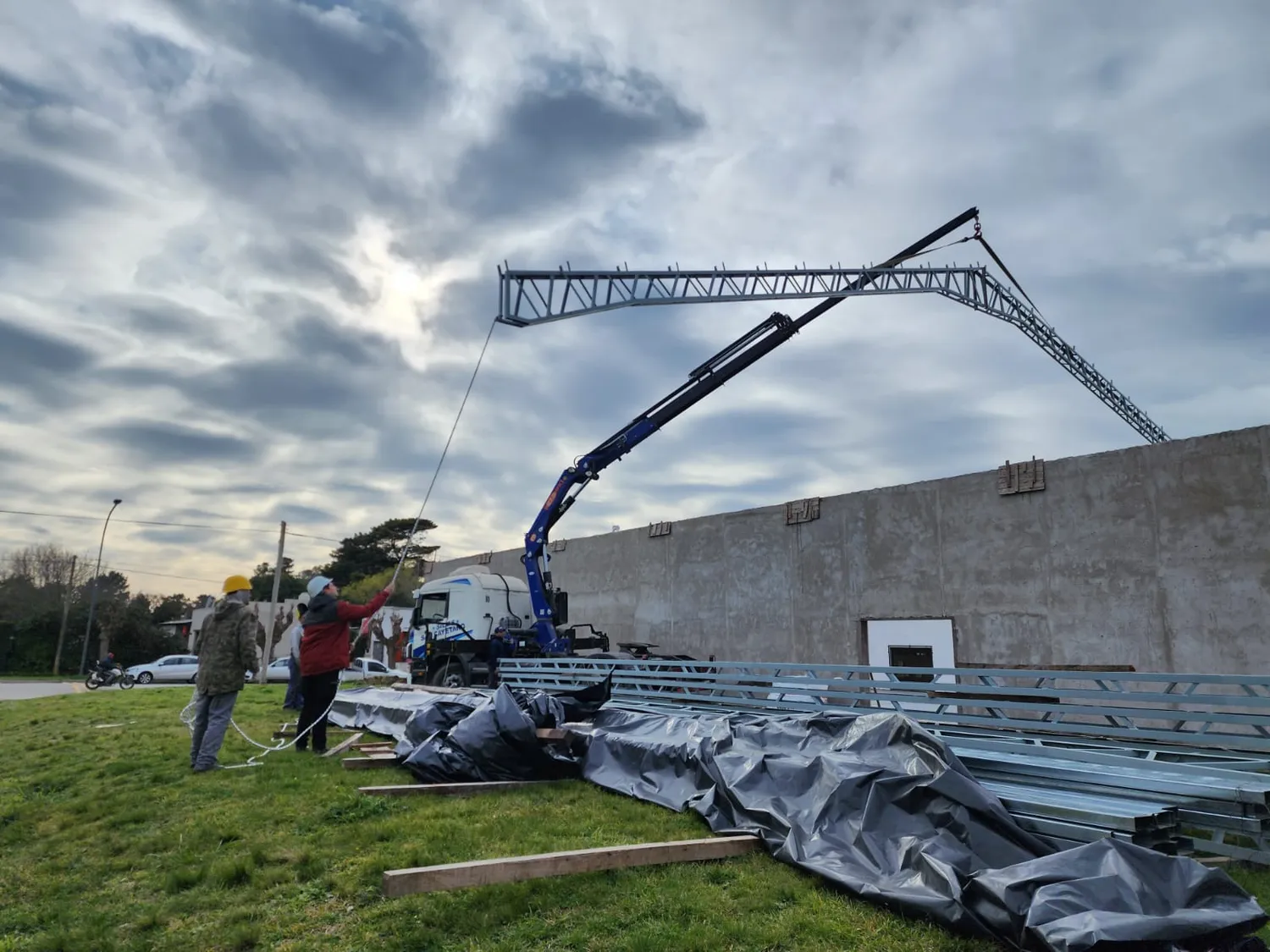 Avanzan las obras de techado en la Escuela de Concentración de Gardey