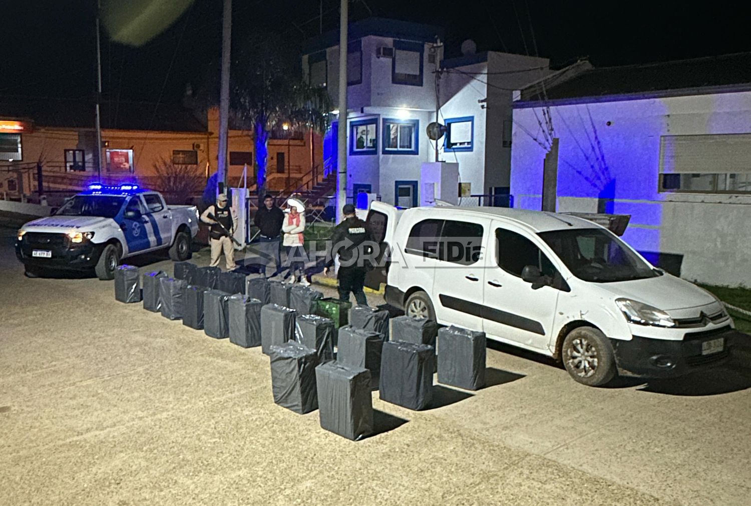 Prefectura interceptó un vehículo cargado con millones de pesos en cigarrillo de contrabando