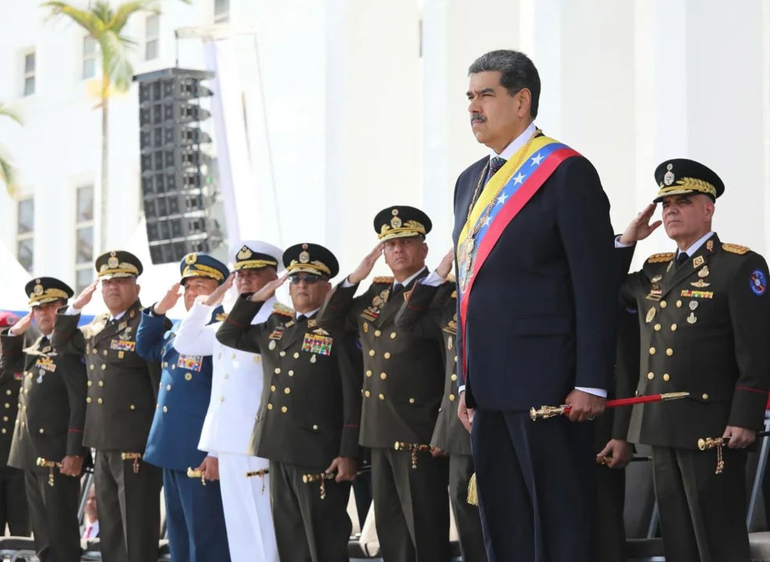 La Fuerza Armada de Venezuela jura lealtad “absoluta” a Nicolás Maduro para el período 2025-2031