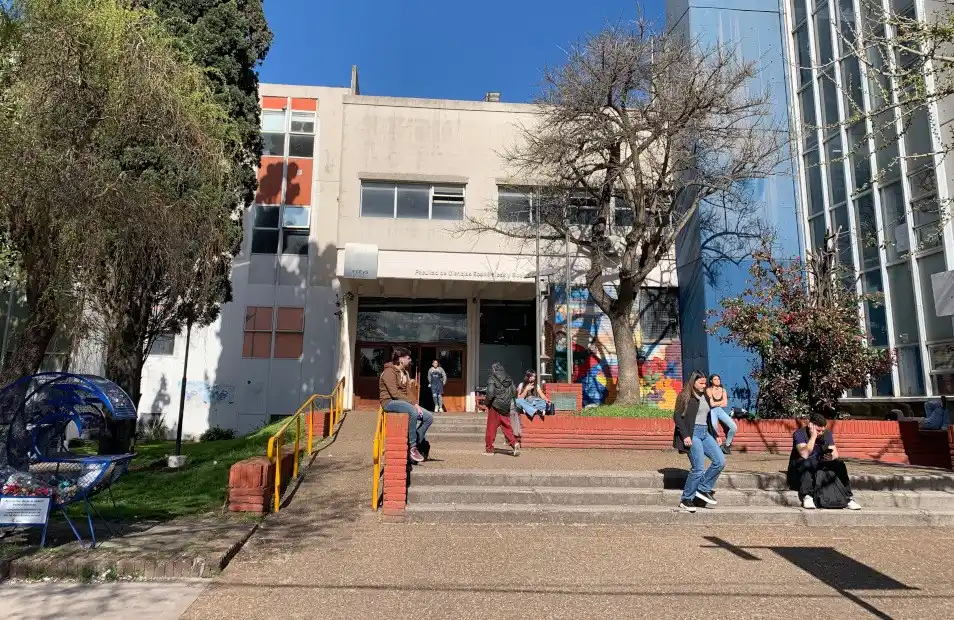 La Maestría está dirigida a graduados universitarios de diversas disciplinas interesados en profundizar su formación en turismo, desarrollo y gestión pública o privada.