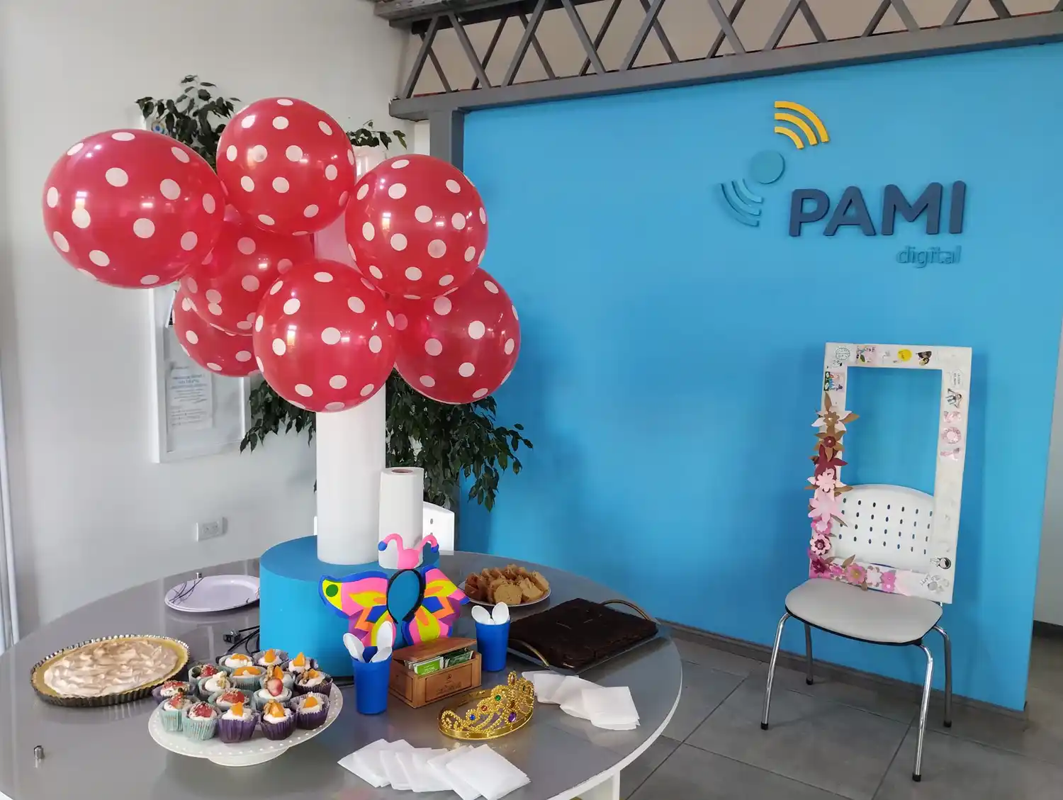 Colorido recibimiento en Pami Quequén