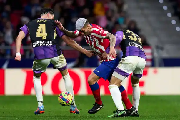 Atlético Madrid goleó y alcanzó el cuarto puesto