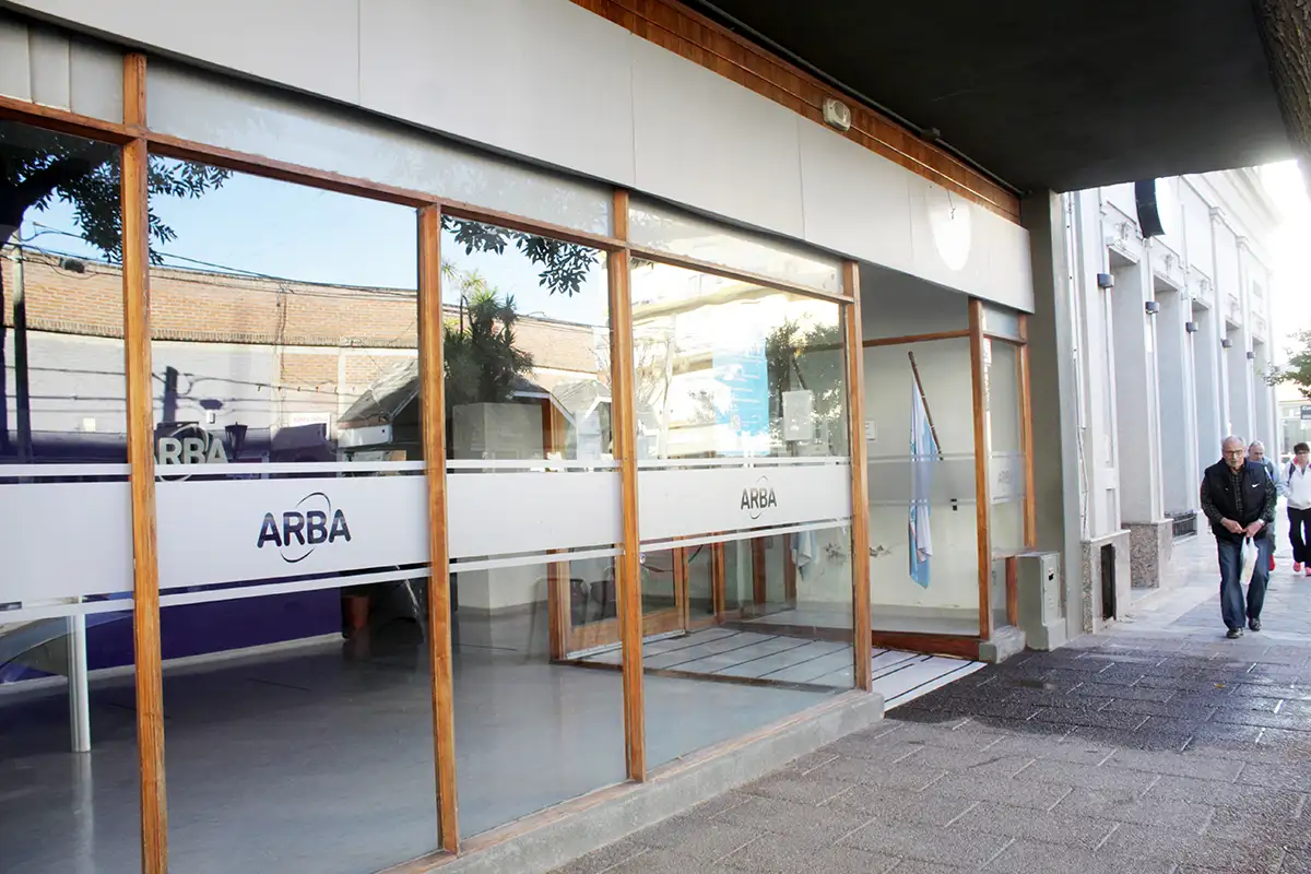 En 64 entre 57 y 59. Se encuentra el edificio propio de ARBA, hoy inactivo