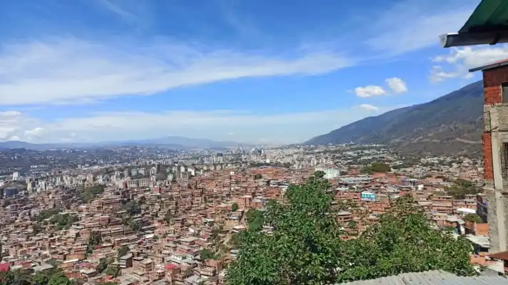 CERRO DE BASURA: entre zamuros y ratas viven en el barrio Julián Blanco