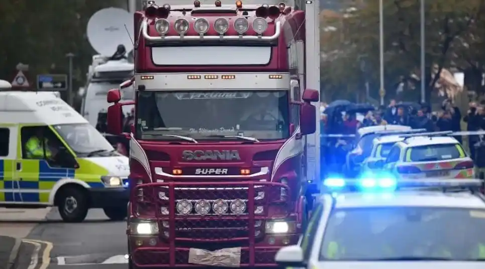 Hallaron 39 cadáveres en el interior de un camión en Essex, al sur de Reino Unido