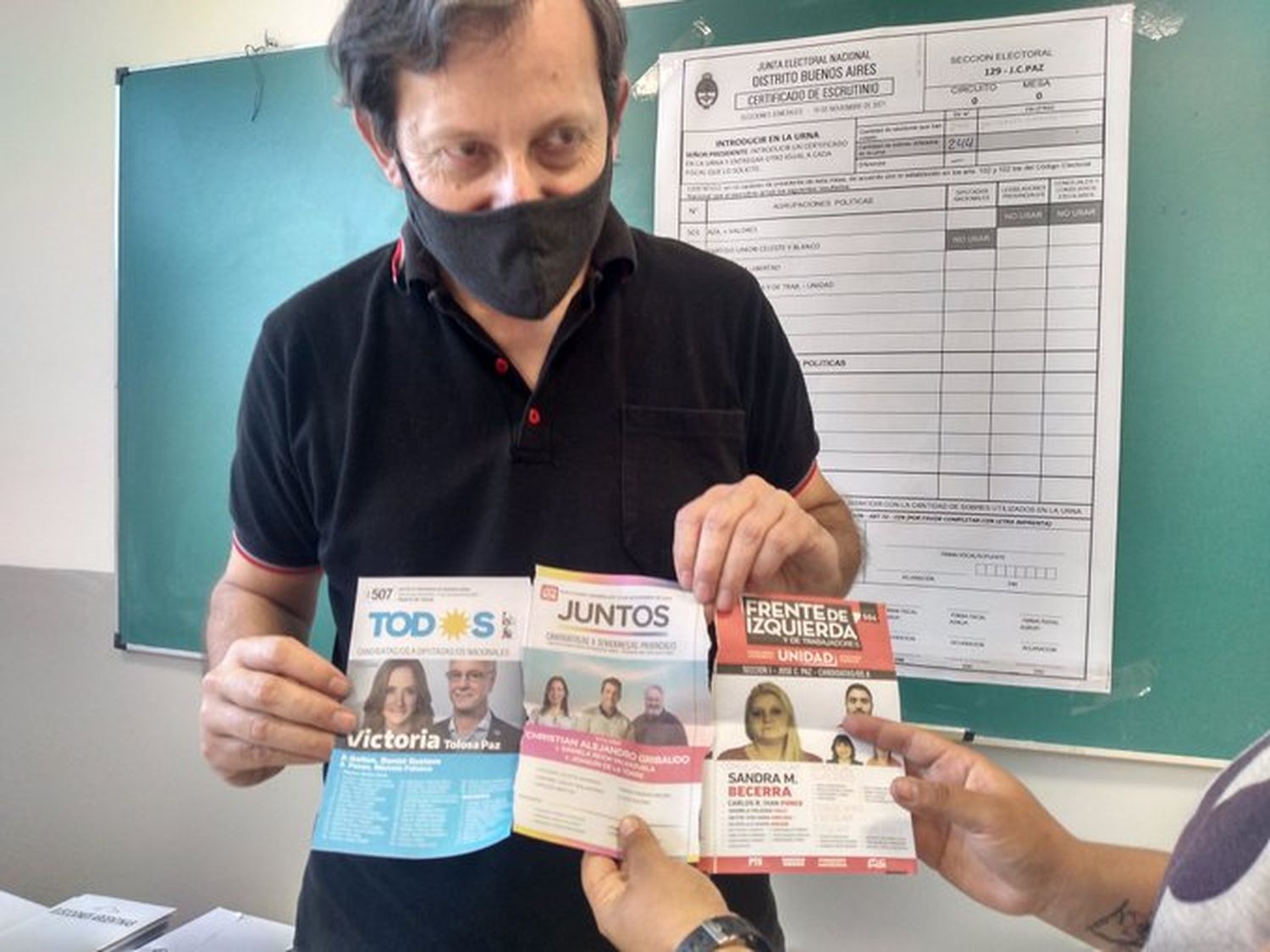 El voto más loco se hizo en José "Corte" Paz: Votó al Frente de Todos, Juntos y al Frente de Izquierda en distintas categorías