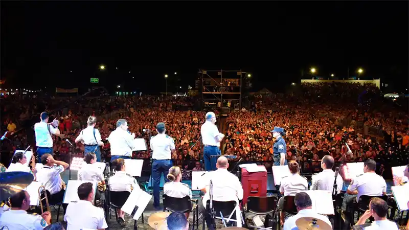 Fiesta de la Artesanía: La Contra puso a bailar a todos y hoy, habrá “freestyle”