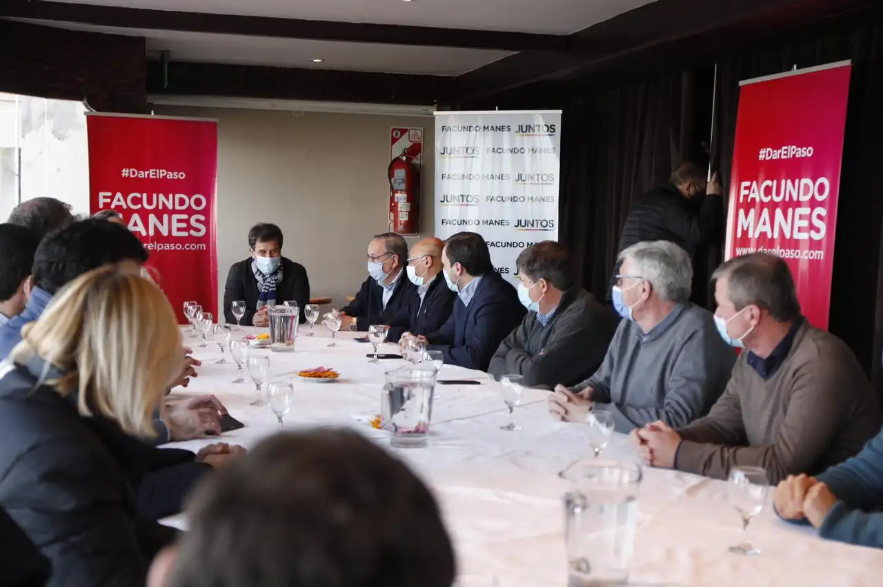 Interna en Juntos: apoyo de intendentes de la Quinta Sección a Facundo Manes