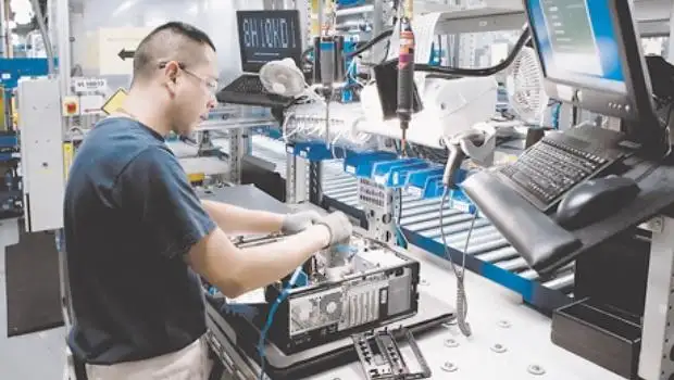 Según FIEL, la industria cayó 8,2% en junio y registró la mayor baja en 16 meses